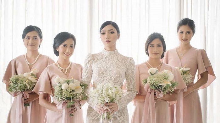 5 Tips Memilih Bahan Baju Bridesmaid untuk Tampil Stylish dan Nyaman