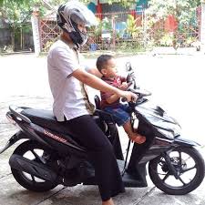 Bahaya Penggunaan Kursi Rotan pada Motor Matic untuk Anak