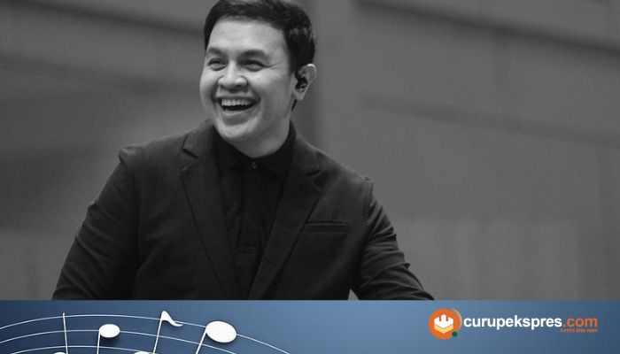 Lirik Lagu ' Sewindu' Tulus