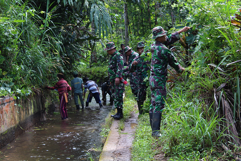 Warga Kelobak Antusias Gotong Royong