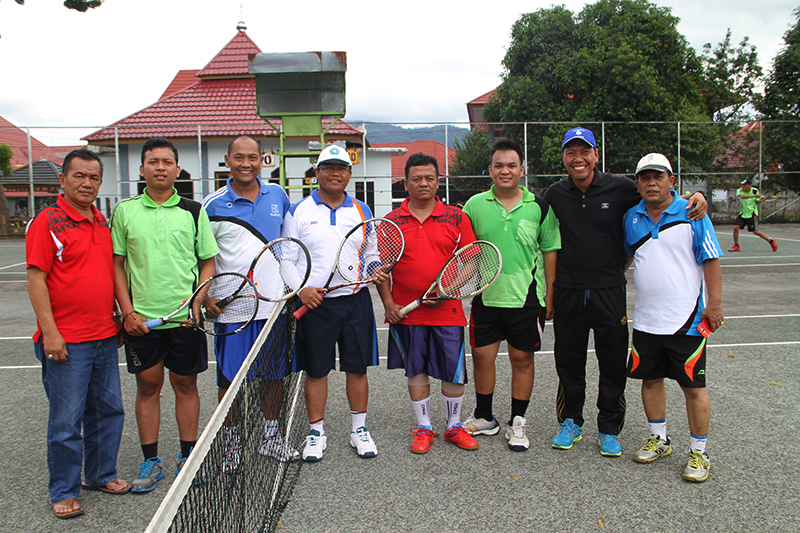 Tim Tenis dan Badminton UMB Sambangi RL