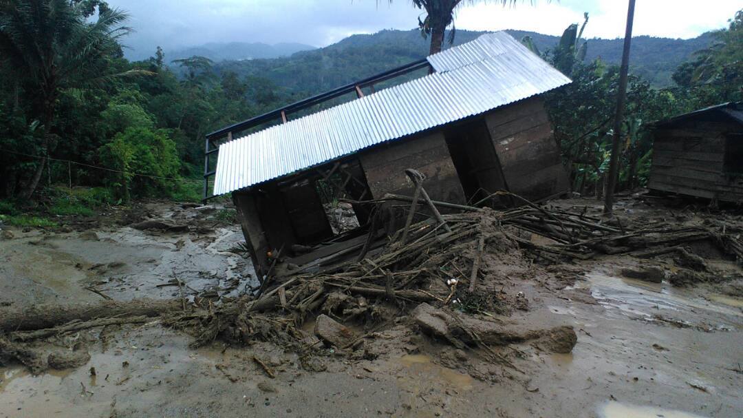 Korban Longsor 2 Kecamatan Mulai Dibantu