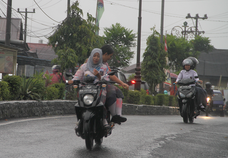 2 Pelajar Tidak Lulus, Pelajar Konvoi