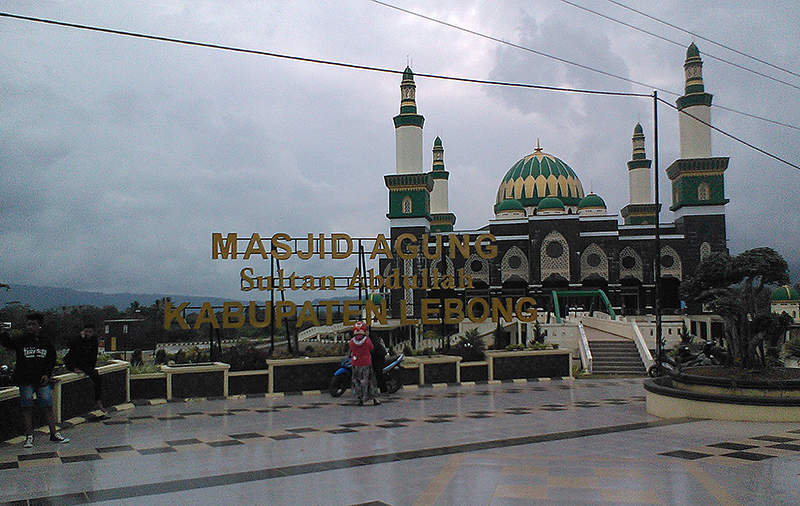 Masjid Agung jadi Tempat Berfoto