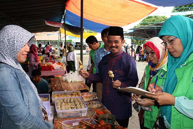 Kerupuk Merah Gunakan Pewarna Tekstil