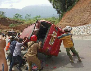 Mobil Terbalik, 4 Warga Curup Luring