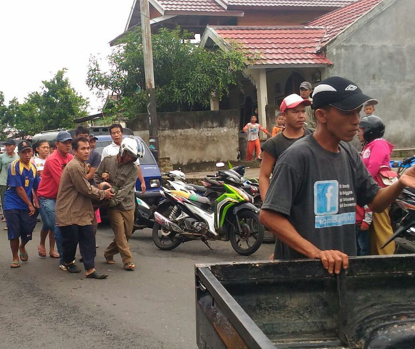 Mayat Ditemukan Penuh Luka, Dibelakang Rumah Warga