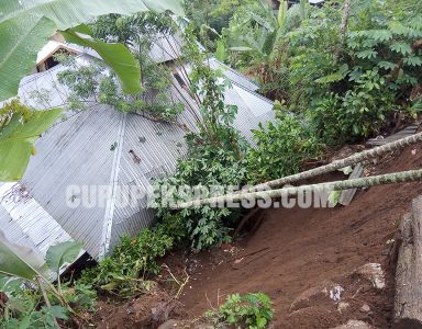 Longsor, Mushola Jebol Ditimpa Dinding Rumah Warga