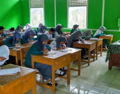 Sempat Direncanakan Diundur, Kemarin Mid Semester SMA/MA Digelar Serentak