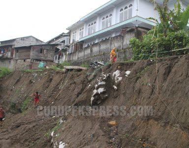 Proyek Belum Selesai, Pelapis Tebing Ambrol mengancam Rumah Warga