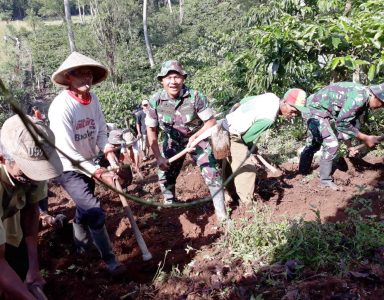 Karya Bakti Kodim, Buka Jalan 1 Km di Desa Air Duku