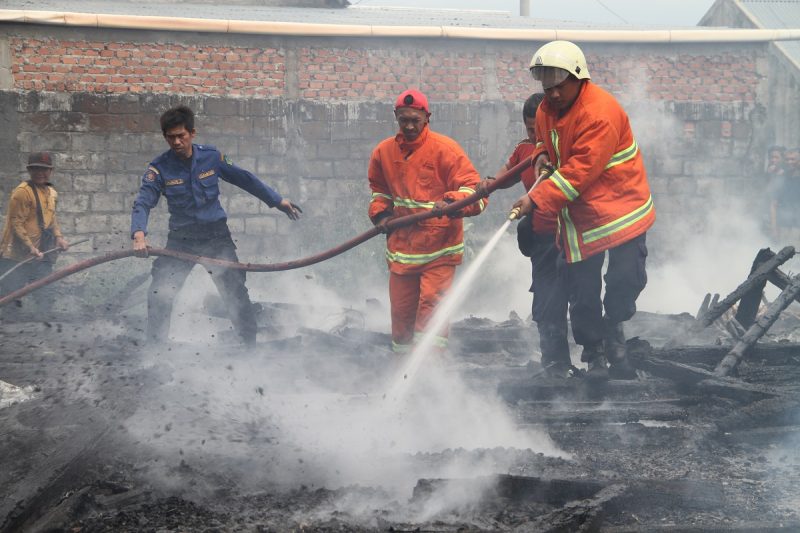 Ditinggal Ngarit, Rumah Hangus
