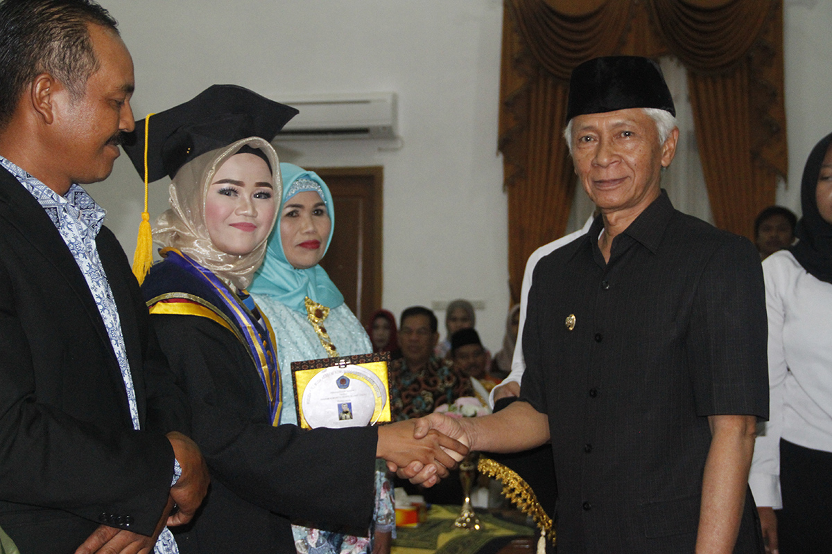 Wabup Lepas Wisuda Angkatan V, AKN Rejang Lebong