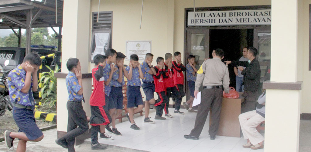 11 Pelajar Kedapatan Ngelem