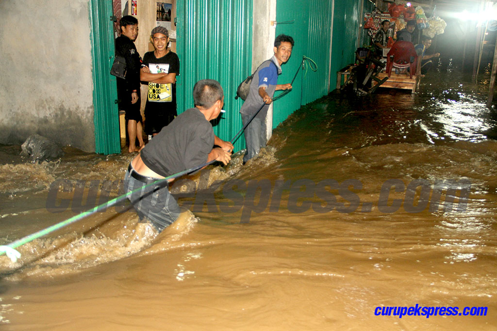 Puluhan Rumah Warga Terendam Banjir, Akses Jalan Ditutup