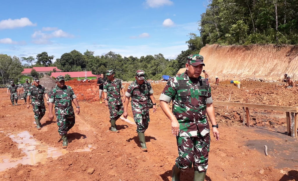 Kasdam II/Sriwijaya Tinjau Pembangunan Brigif