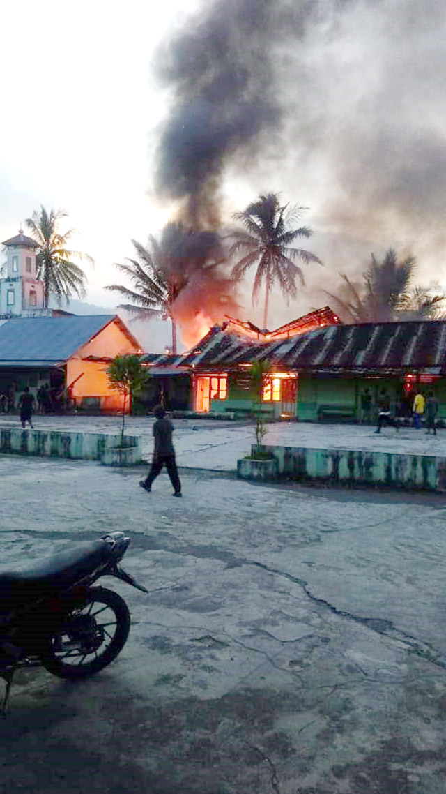 3 Gedung SDIT Terbakar