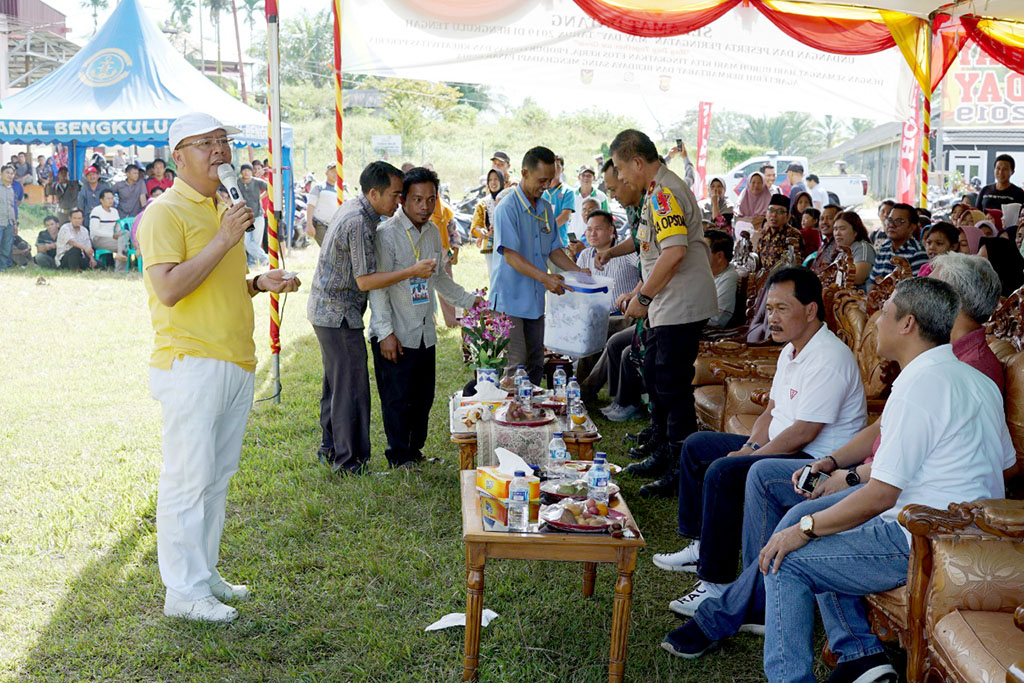 Baksos Peringati May Day