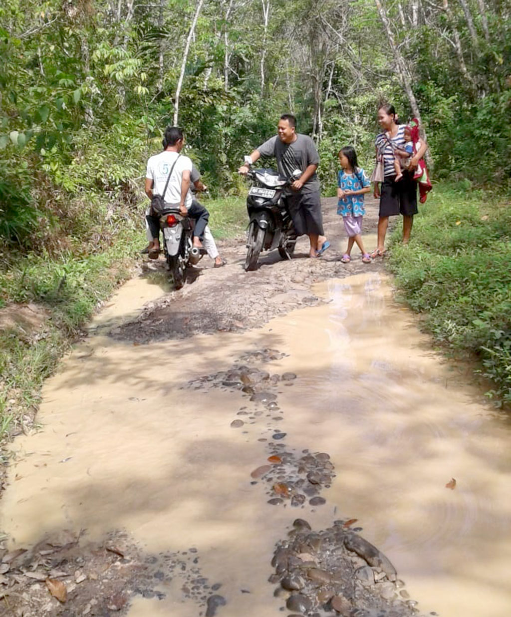 Warga Lubuk Tunjung Keluhkan Jalan Rusak,  Diusulkan Sejak 2016, Belum Direspon