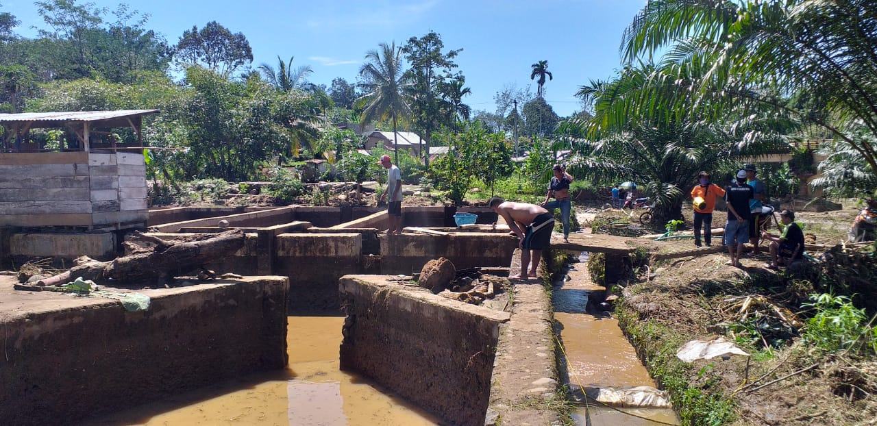 Jembatan Ambruk dan 1 Unit Rumah Ikut Hanyut Terbawa Banjir Bandang