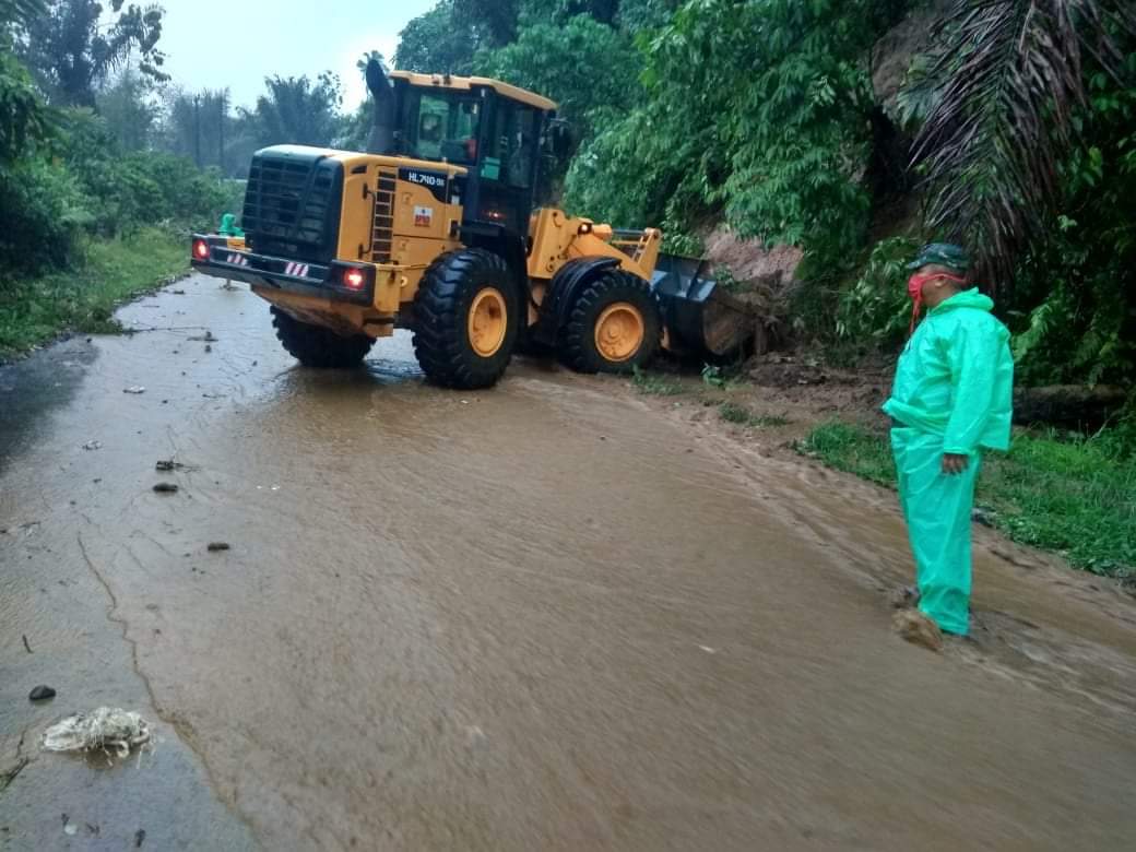 Waspada, Banjir dan Longsor di Jalan Lintas