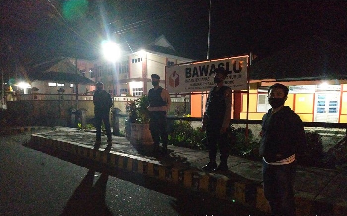 Kantor dan Rumah Penyelenggara Pemilu Didatangi Polisi