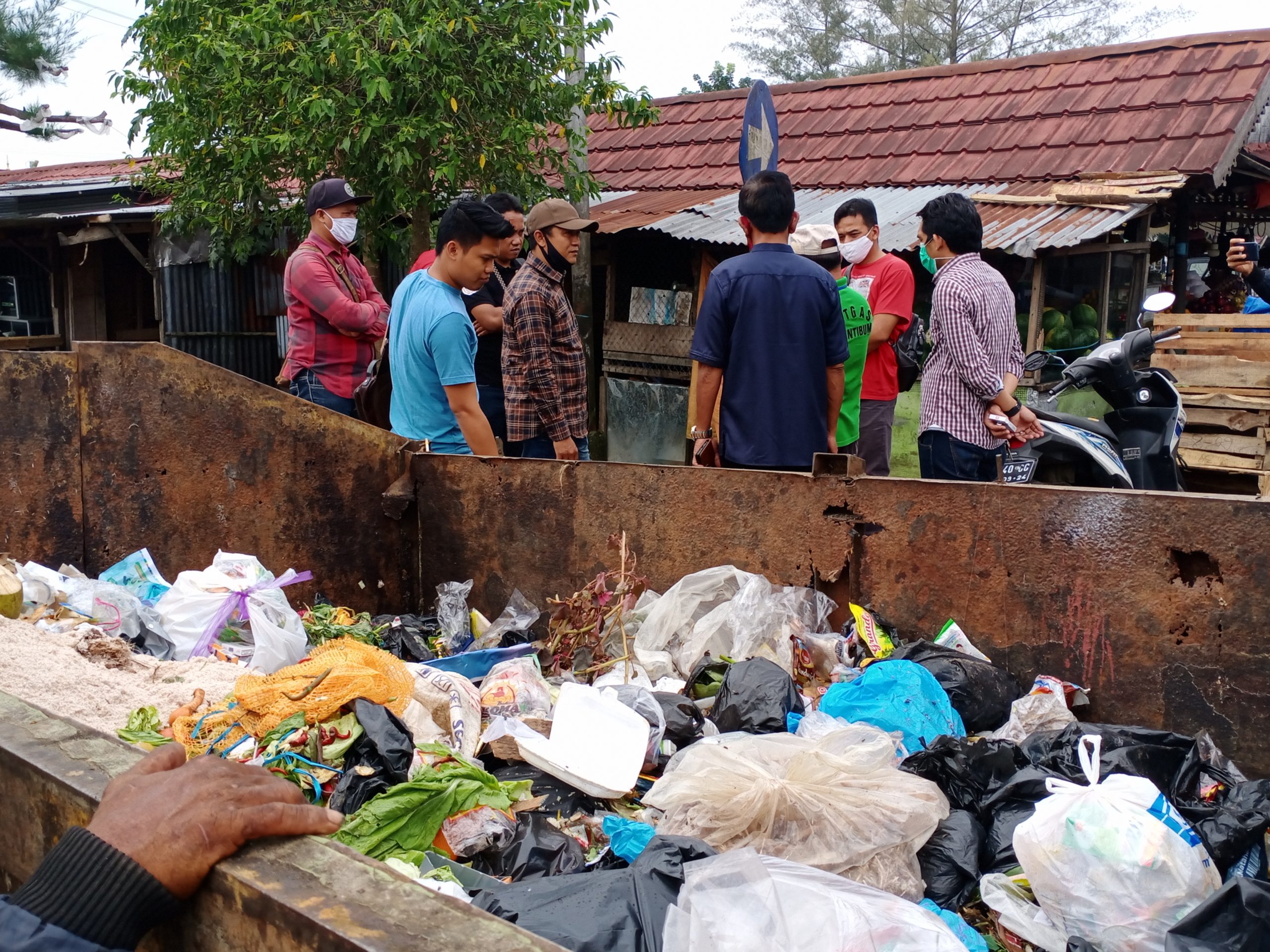 Sidak, Windra Soroti Tumpukan Sampah di Pusat Kota