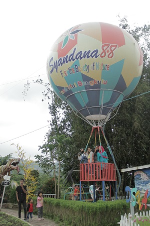 New Normal, Objek Wisata Dipadati Pengunjung, Pengelola Terapkan Protokol Kesehatan