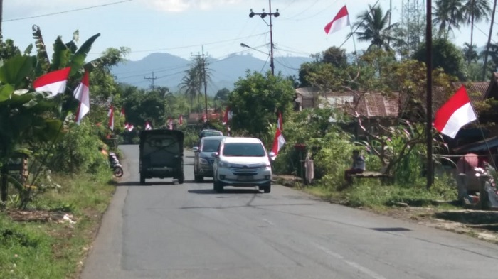 Semarakkan HUT RI, Pemdes Bagikan 500 Lembar Bendera Merah Putih