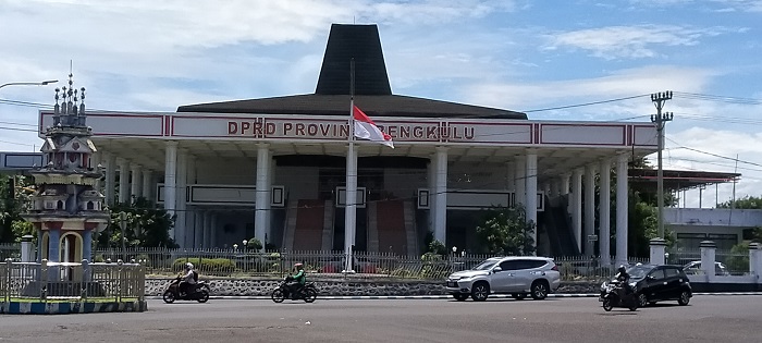 Dewan RL Ngadu ke Dewan Provinsi, Perihal 3 Titik Jalan