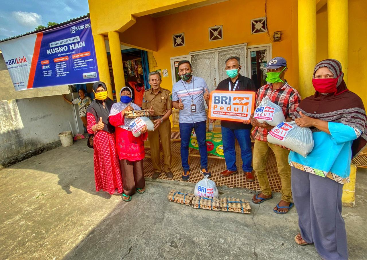 Peduli Pandemi Covid-19, BRI Kantor Cabang Curup Bagikan Paket Sembako Melalui Agen BRILink