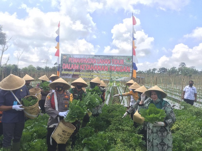 Launching Kampung Berseri, Kapolres Salurkan Sembako