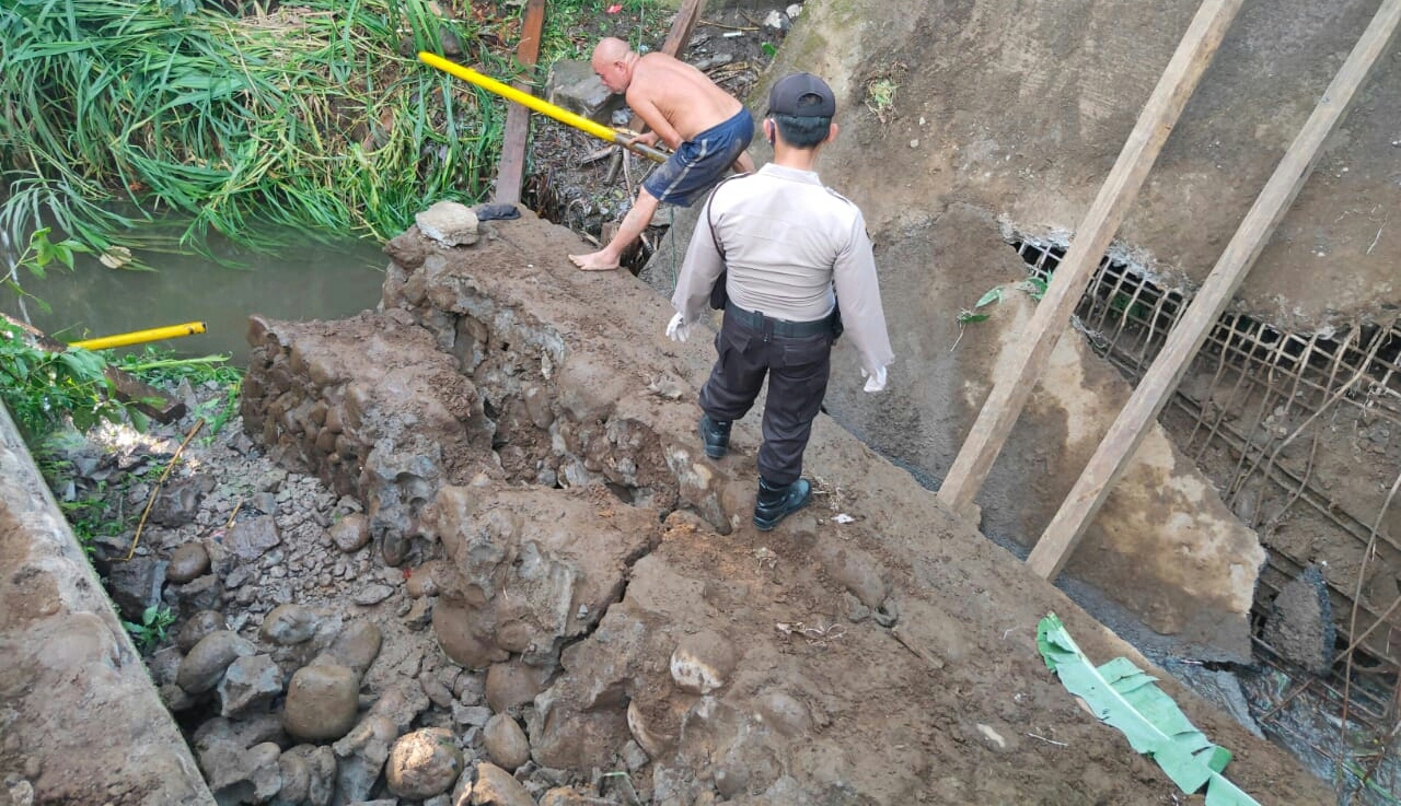 HEBOH Jembatan Roboh di Sindang Kelingi, 1 Tewas, 2 Patah Kaki