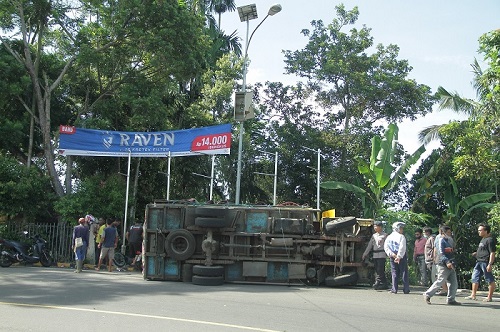 Lalai, Mobil Truck Terbalik