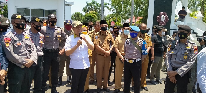 Usai Mendaftar Cakada, Gubernur di Demo Pemuda Pancasila