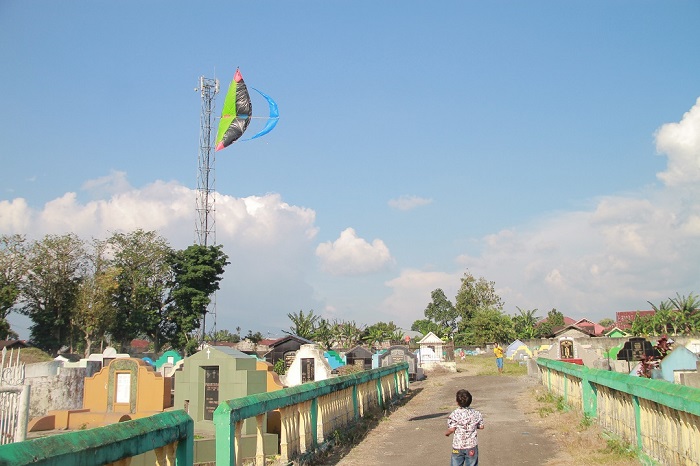 Jangan Main Layangan Dekat Jaringan Listrik