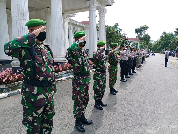 Plt Bupati Tabur Bunga dan Beri Santunan Veteran