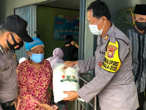 Polres Salurkan Bantuan Beras