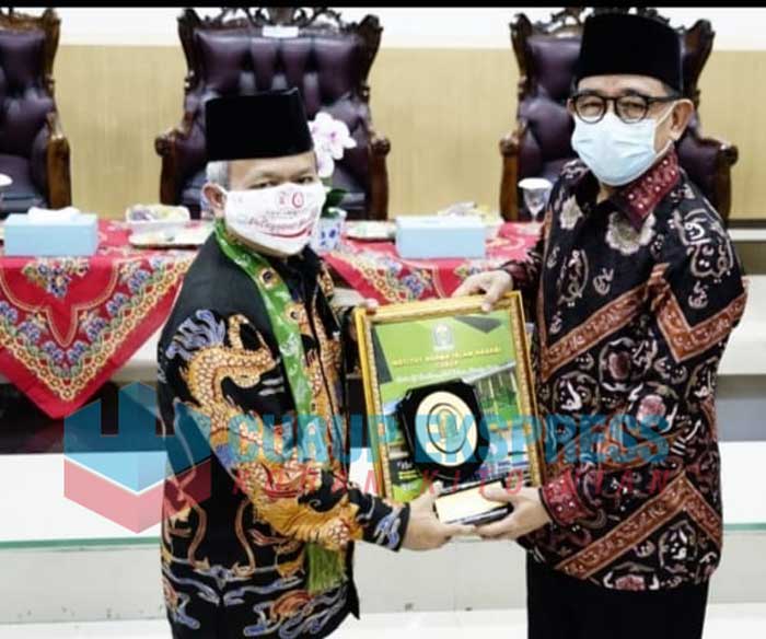 Bupati Dayat Dapat Penghargaan Kemenag RI