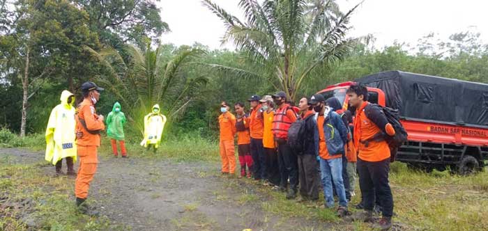 Warga Hanyut di Sungai Musi