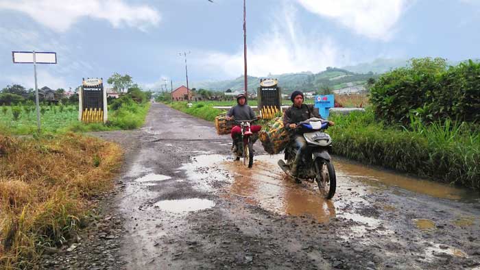 Warga Sumber Urip Harapkan Perbaikan Jalan