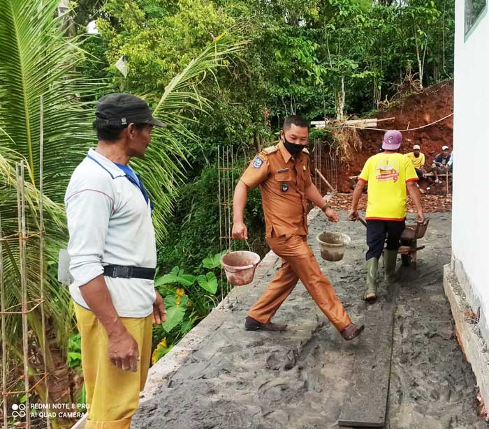 Kelurahan Simpang Nangka Budayakan Gotong Royong