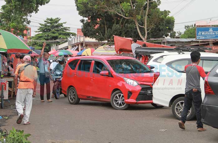 Jalan Pasar Atas Kerap Macet