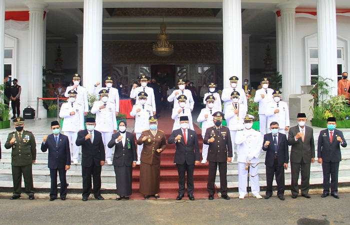 Lantik 7 Bupati dan Wabup, Gubernur Minta Perkuat Sinergi dan Koordinasi