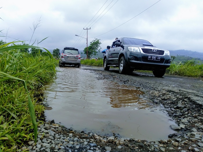 Jalan Sumber Urip Luput Dari Perhatian, Belasan Tahun Dibiarkan Rusak