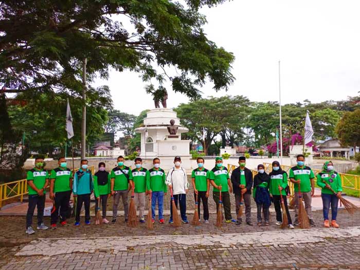 Milad Ke 74 HMI, Bupati dan KAHMI Bersih-bersih Taman Santoso