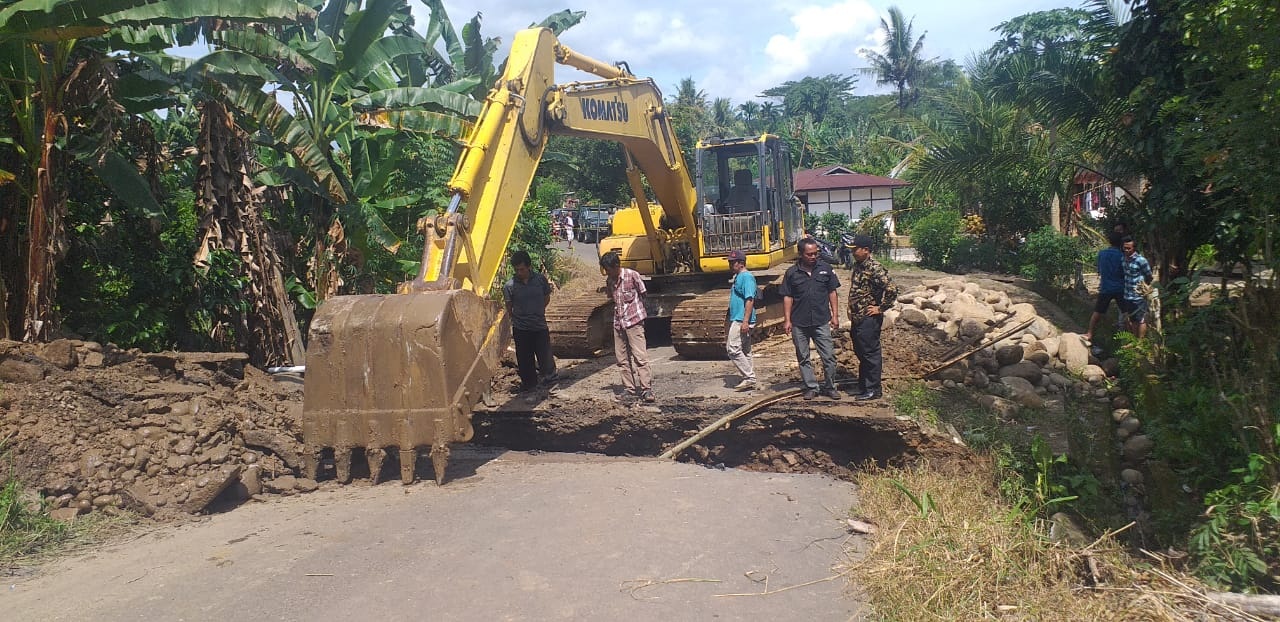 Gorong-gorong Jebol Diperbaiki , Akses Jalan Kembali Lancar