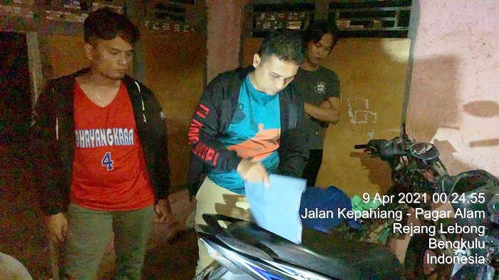 Polisi Gerebek Judi Dindong