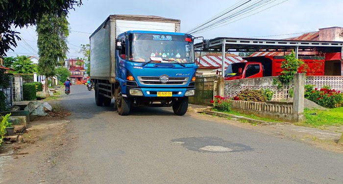 Truk AMDK Kembali Beroperasi, Warga Acam Tutup Jalan