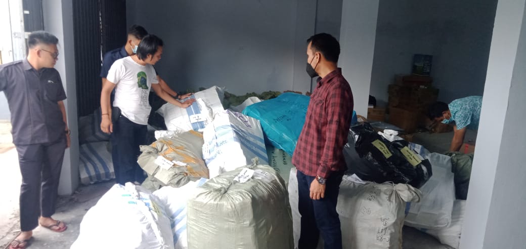 Polisi Gerebek Gudang Alkes Diduga Ilegal